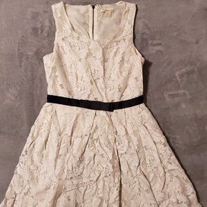 Vintage Cream Off White Floral Lace Lined Dress w/Black Belt detail
